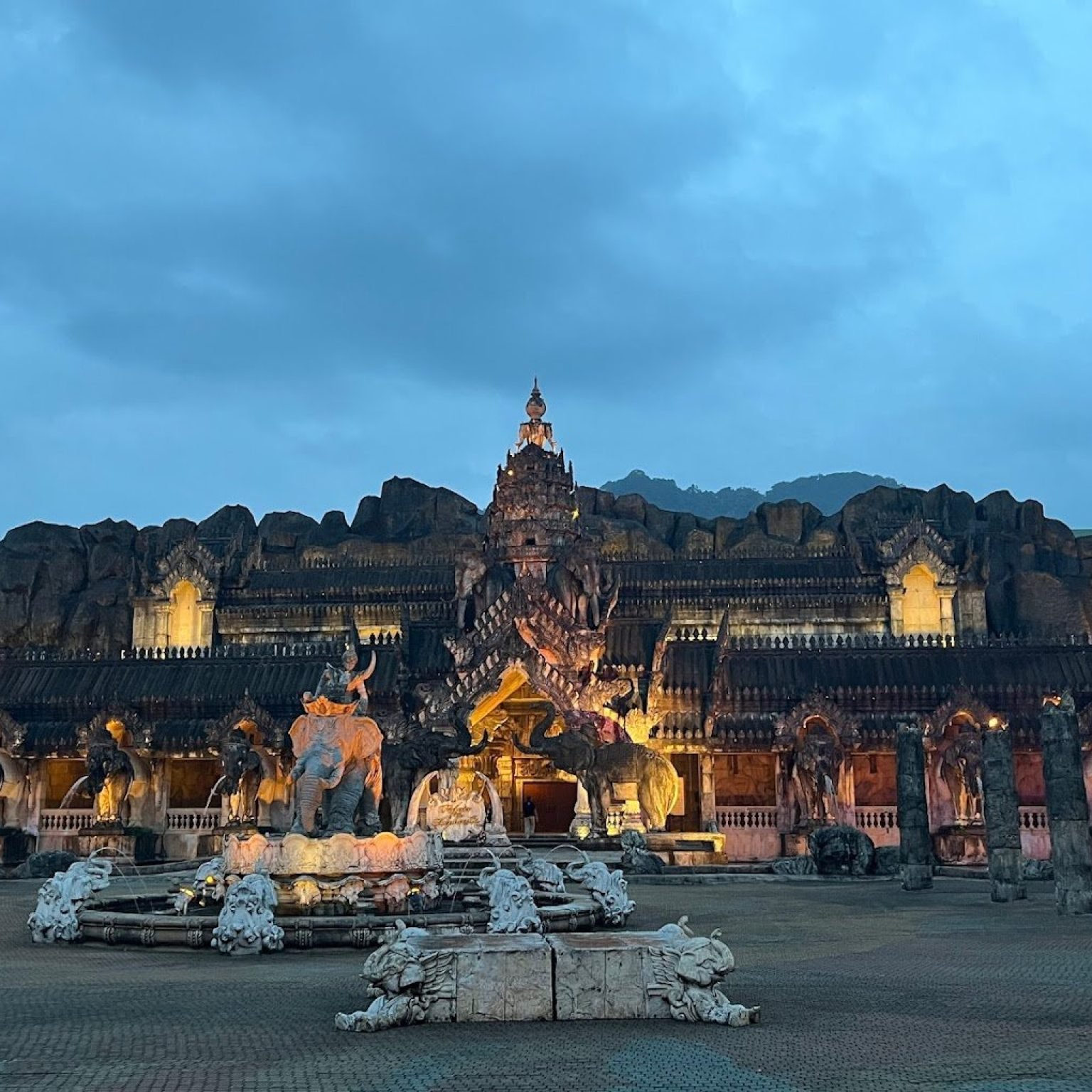 Phuket-Fantasea1-Thailand