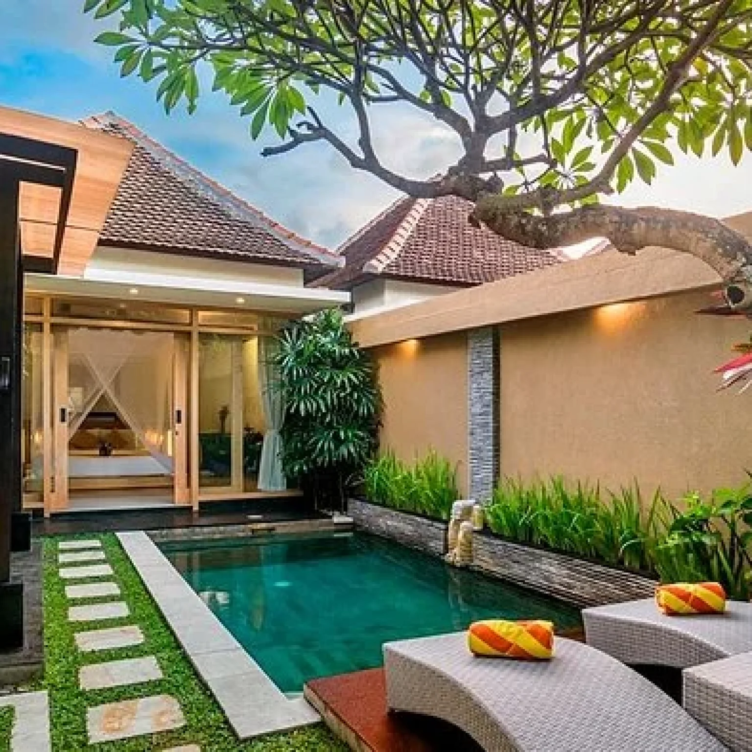 Tonys-Villas-and-Resort-seminayak-stay-bali