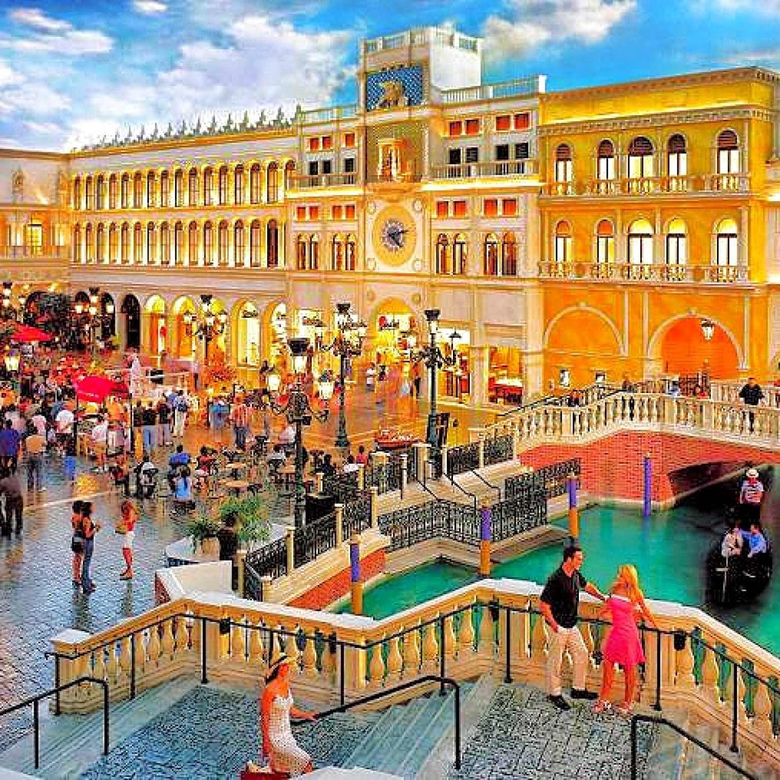 gondola-and-shops-at-venetian-macau