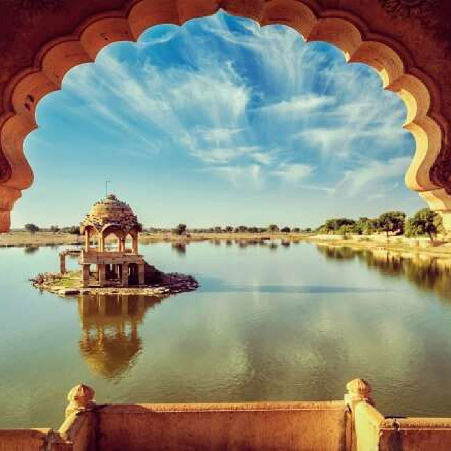 Gadisar-Lake-Jaisalmer-Rajasthan.