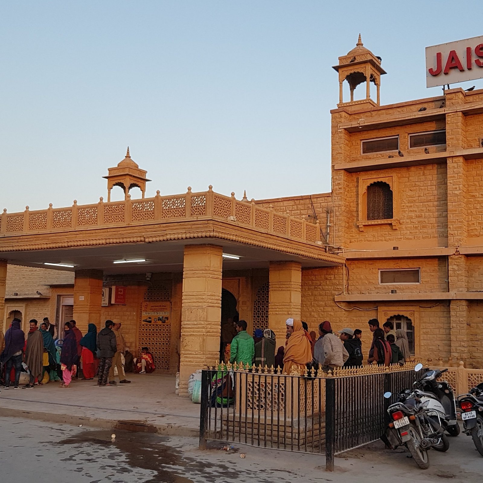 <span>Day 04</span>Arrival at Jaisalmer Railway station